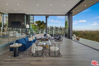 2304 Donella Cir in Los Angeles, CA - Building Photo - Building Photo