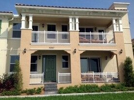 3067 Tortola Way in Hollywood, FL - Building Photo