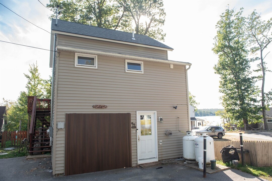 7 Maple Ave in Northwood, NH - Building Photo
