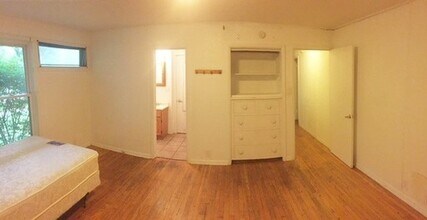 802 W Iowa St in Urbana, IL - Building Photo - Building Photo