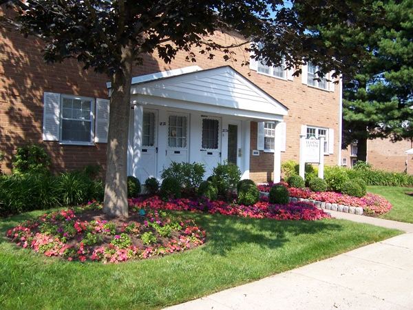 Orangewood Apartments in Levittown, PA - Foto de edificio - Building Photo