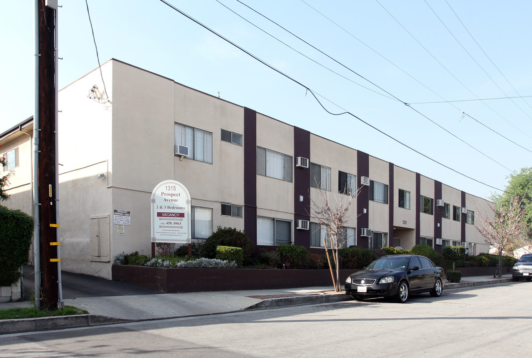 Prospect Plaza Apartments in San Gabriel, CA - Building Photo