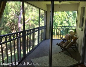 476 Santa Cruz Plz NE, Unit F in St. Petersburg, FL - Foto de edificio - Building Photo