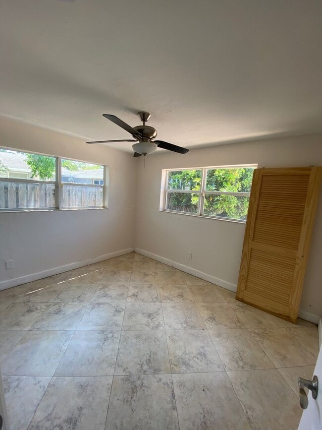 804 NE 2nd St in Hallandale Beach, FL - Building Photo - Building Photo