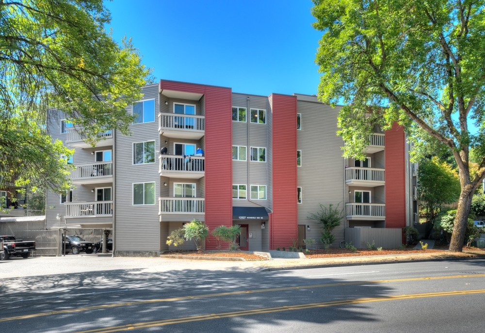 Roosevelt Place Apartments in Seattle, WA - Building Photo