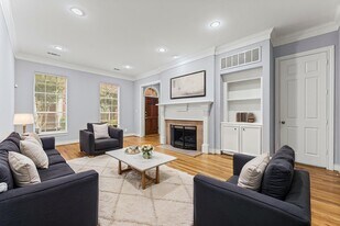 6839 Staffordshire Crescent in Houston, TX - Building Photo