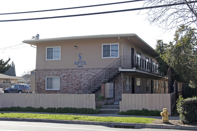 S in Hayward, CA - Foto de edificio - Building Photo