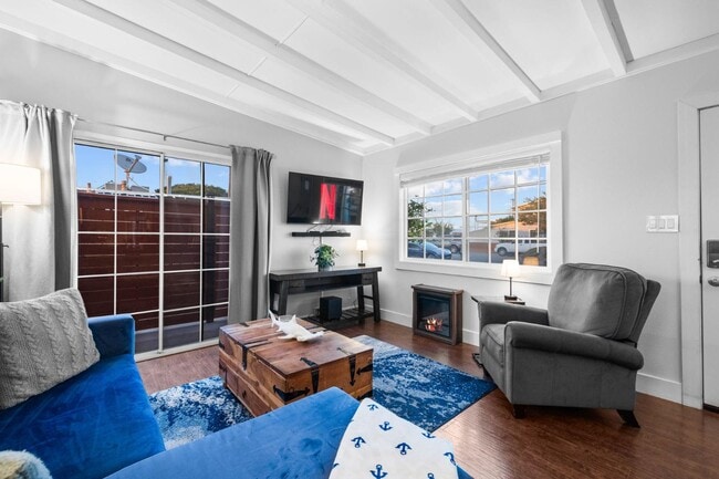 1238 Essex St in Imperial Beach, CA - Foto de edificio - Building Photo