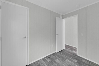 684 Reeves Dr in Fort Walton Beach, FL - Building Photo - Building Photo