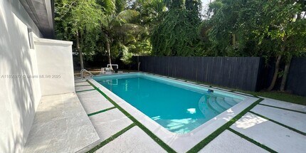 12800 NE 12th Ave in North Miami, FL - Building Photo - Building Photo