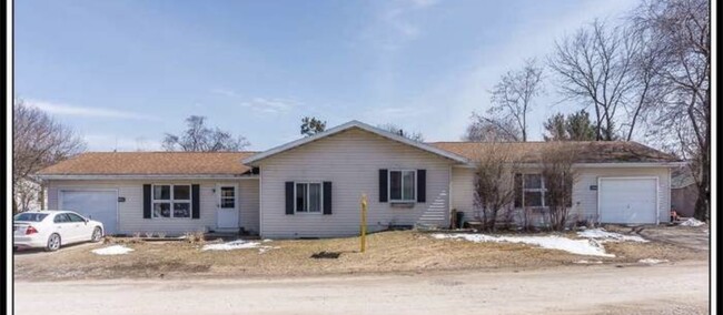 property at 552 Lakeshore Ct