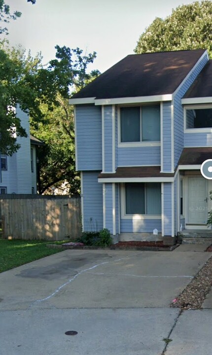 801 Tuition Dr in Virginia Beach, VA - Foto de edificio