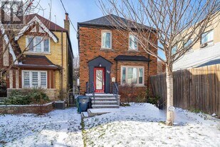 40 Peveril Hill N in Toronto, ON - Building Photo