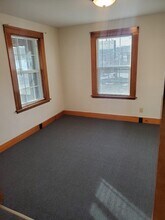 374 Broad St in Bristol, CT - Foto de edificio - Building Photo