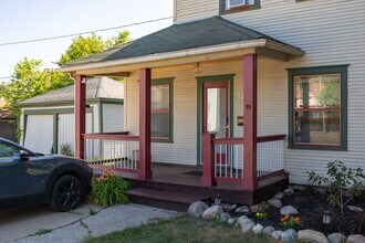 510 Glenwood Ave SE, Unit Cozy Furnished Carriage H in Grand Rapids, MI - Foto de edificio - Building Photo