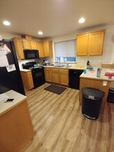5304 108th St NE, Unit Side B in Marysville, WA - Foto de edificio - Building Photo