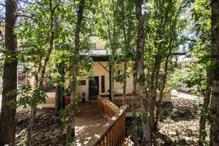 335 Sandia Cir in Munds Park, AZ - Building Photo