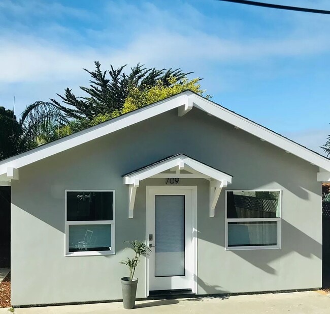 709 Bay St in Santa Cruz, CA - Building Photo - Building Photo
