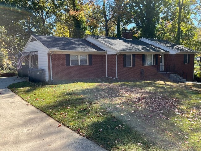 105 Glenwood Dr in Lexington, NC - Building Photo - Building Photo