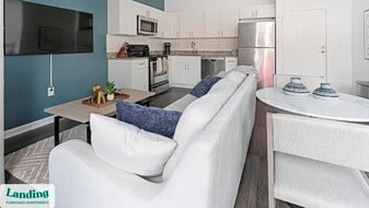 222 E Saratoga St in Baltimore, MD - Building Photo