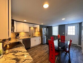 60 Cedar St in Waltham, MA - Foto de edificio - Building Photo