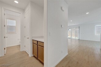 9885 Angel Valley Dr in Las Vegas, NV - Building Photo - Building Photo