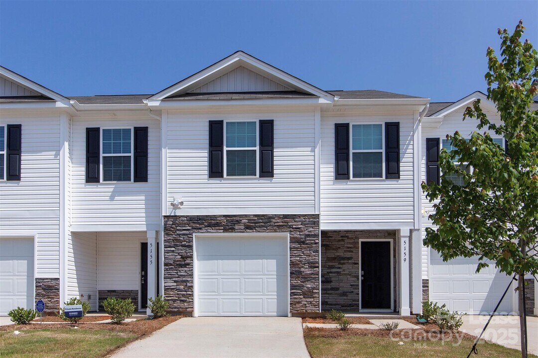 5159 Hyrule Dr in Charlotte, NC - Building Photo