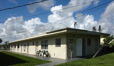 6029 Polk St in Hollywood, FL - Foto de edificio - Building Photo