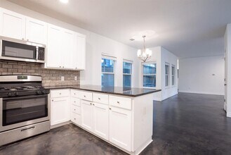 2208 E 9th St in Austin, TX - Building Photo - Building Photo
