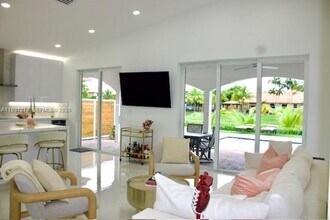 16056 SW 66th Terrace in Miami, FL - Building Photo - Building Photo