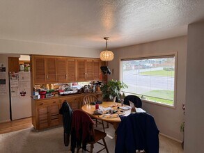 1415 Lakeway Dr in Bellingham, WA - Building Photo - Building Photo