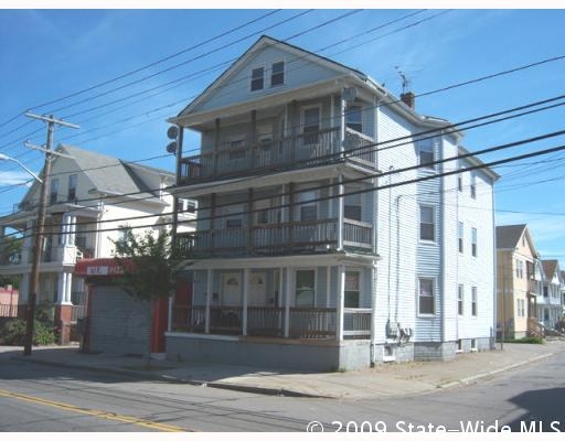 347 Douglas Ave in Providence, RI - Building Photo