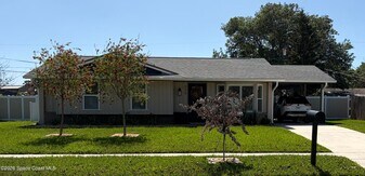 730 Cobblestone Ln NE in Palm Bay, FL - Building Photo