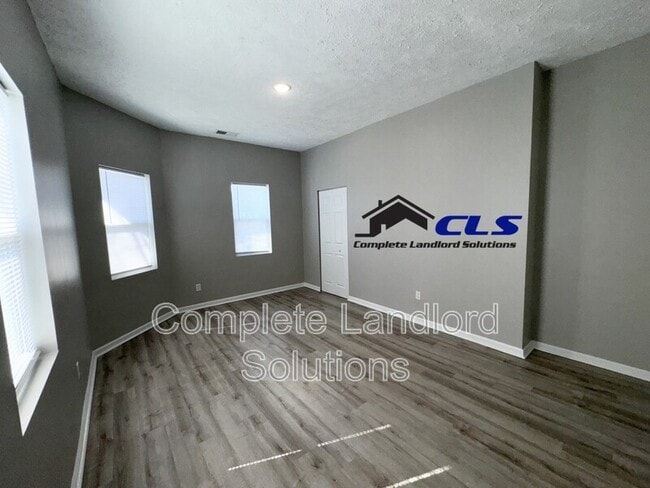property at 702 S 8th St