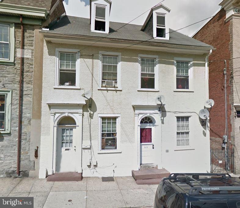 313 W King St in Lancaster, PA - Building Photo