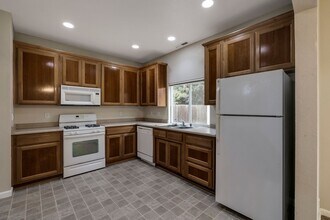 1151-1157 E 9th St in Chico, CA - Building Photo - Building Photo