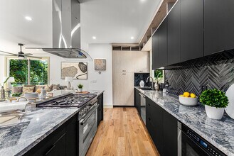 335 Eureka Dr NE in Atlanta, GA - Building Photo - Building Photo