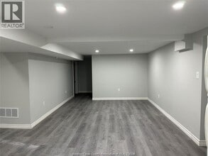 3405 Longfellow Ave in Windsor, ON - Building Photo - Building Photo