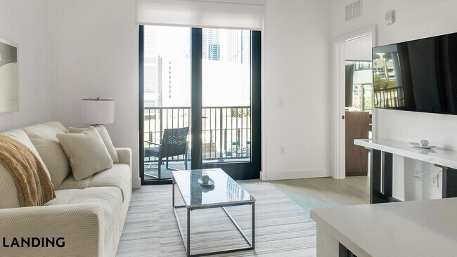 1007 S Mint St, Unit 717 in Charlotte, NC - Building Photo - Building Photo