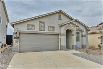 3961 Desert Bluff Dr in El Paso, TX - Building Photo - Building Photo