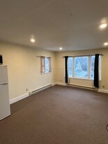 323 Village St in Concord, NH - Building Photo