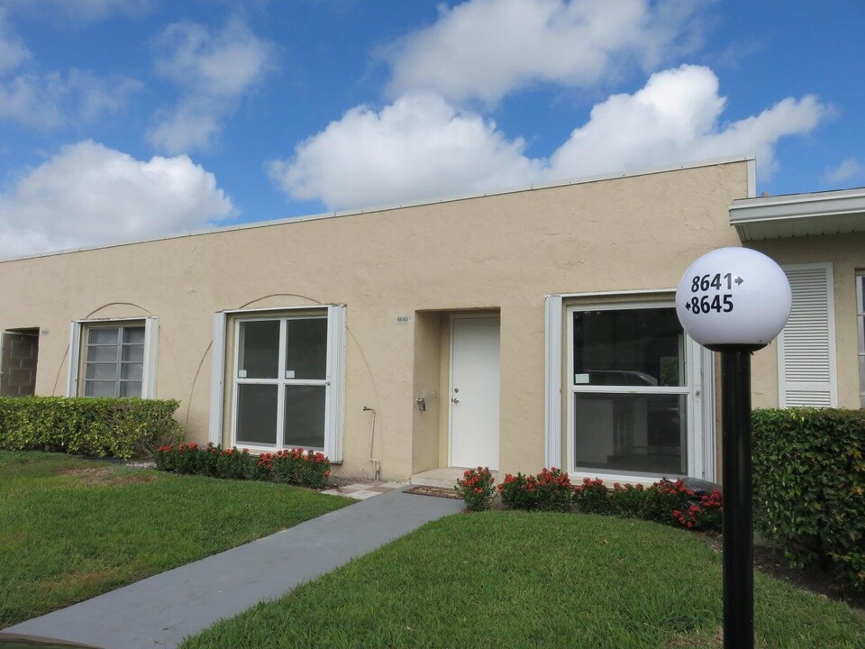 8645 Boca Dr in Boca Raton, FL - Building Photo