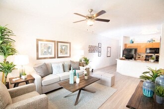 West Town Court in Phoenix, AZ - Building Photo - Building Photo