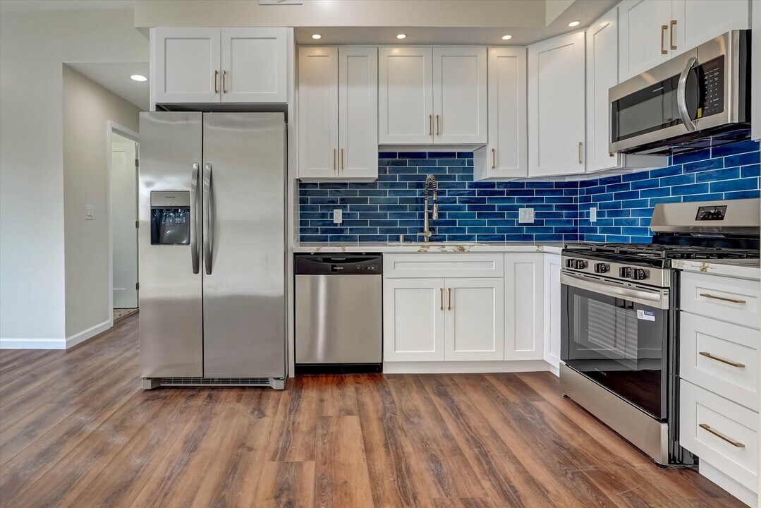 17095 Kingsbury St in Los Angeles, CA - Building Photo