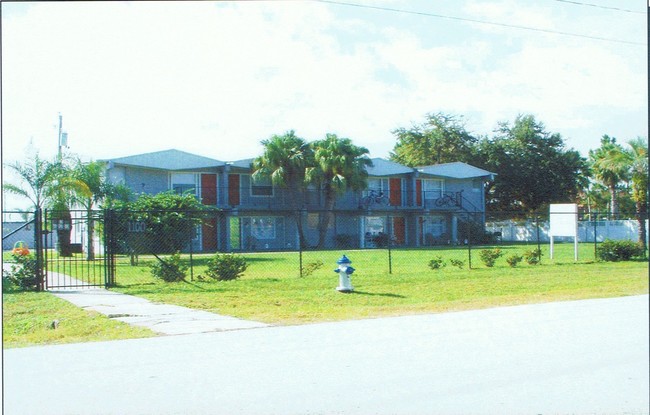 Trailwinds Apartments in Orlando, FL - Building Photo - Building Photo