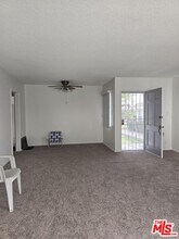 6243 S Fairfax Ave in Los Angeles, CA - Building Photo - Building Photo