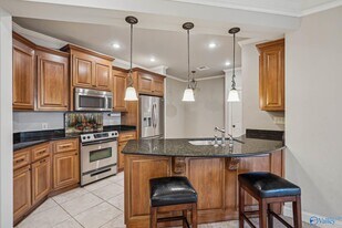 445 Providence Main St NW in Huntsville, AL - Building Photo