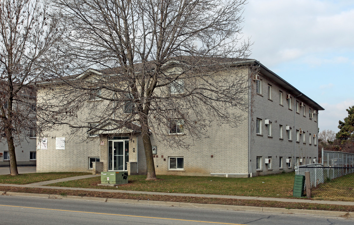 584 Bloor St E in Oshawa, ON - Building Photo