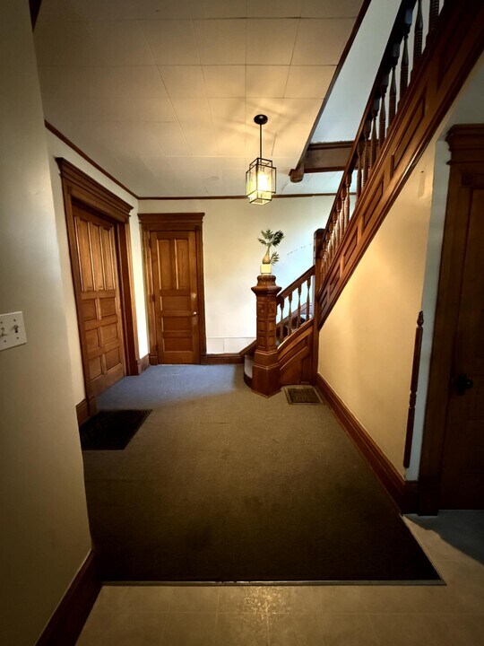 500 N Main St in Fairfield, IA - Building Photo