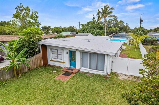 215 Jefferson Ave in Cape Canaveral, FL - Building Photo - Building Photo